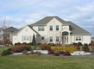 W173N5473 Ravenwood Dr, Menomonee Falls, WI 53051