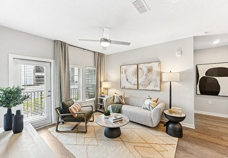District West — Photo 6