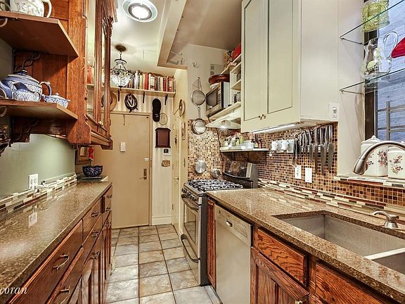 3rd image of 326 W 43rd St APT 4FC