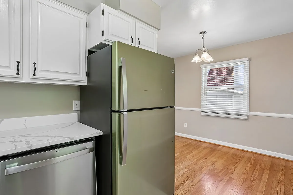 3 bed, 1254 sqft, $3,444 — Photo 3