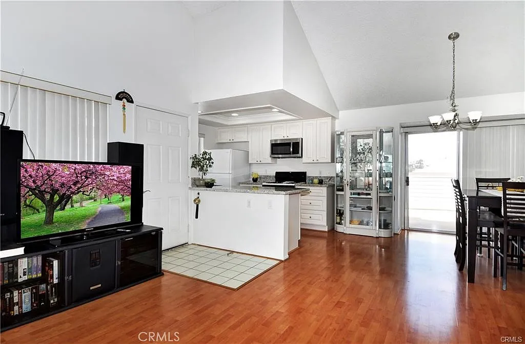 2 bed, 808 sqft, $2,900 — Photo 4