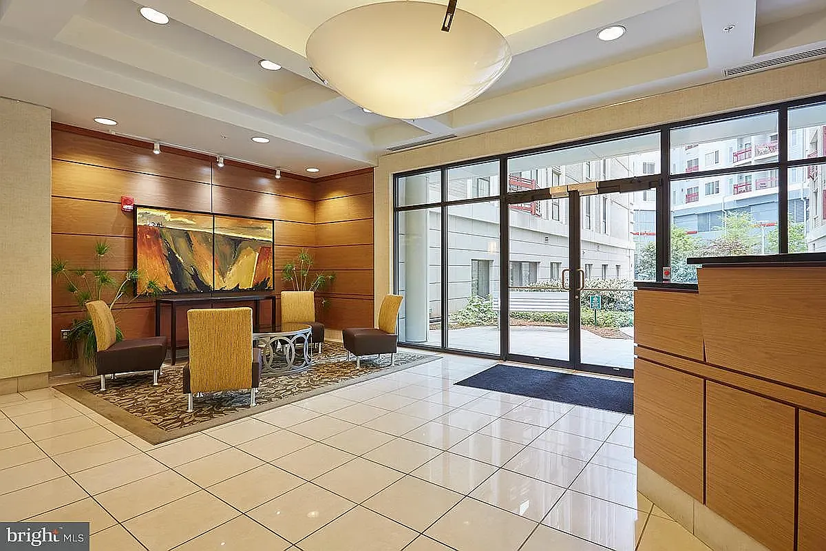 2 bed, 1025 sqft, $2,500 — Photo 1