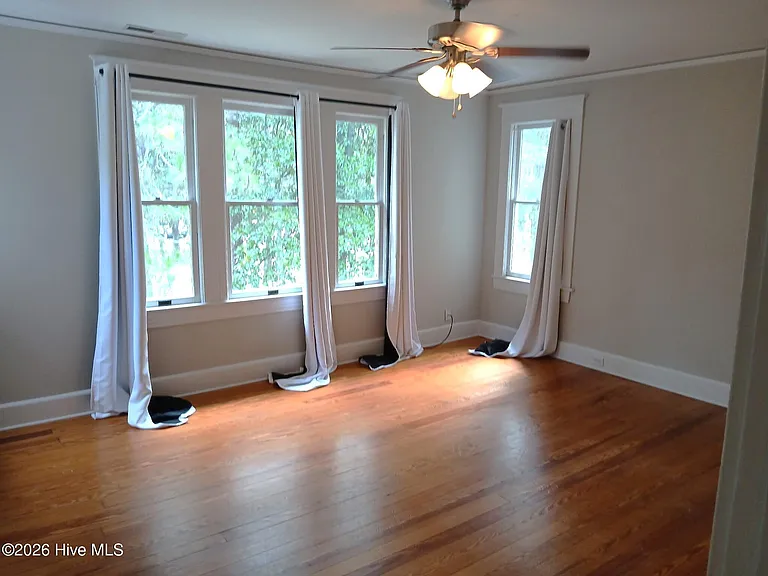 180 N May St — Photo 18