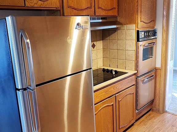 3rd image of 1013 Windsor Dr