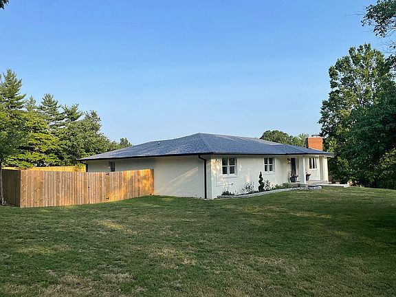3rd image of 1410 Sylvan Ln
