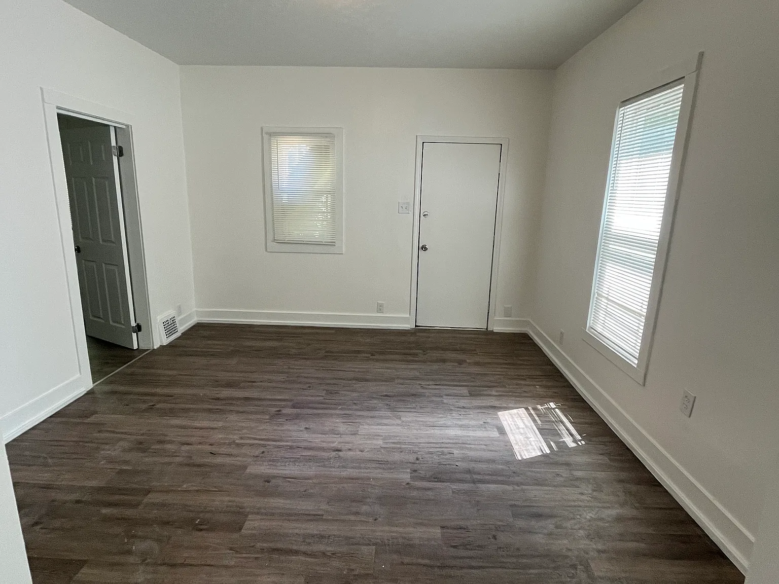 2 bed, 1100 sqft, $1,000 — Photo 2