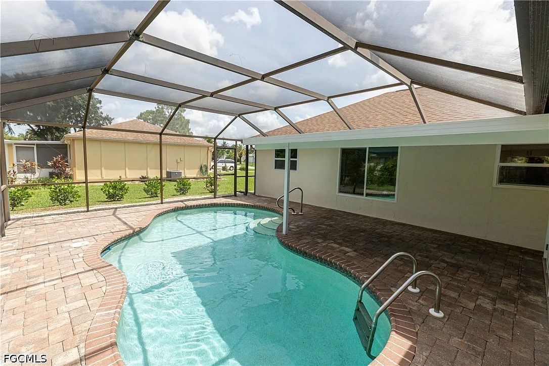 4 bed, 2.0 bath, 1651 sqft, $3,100 — Photo 1