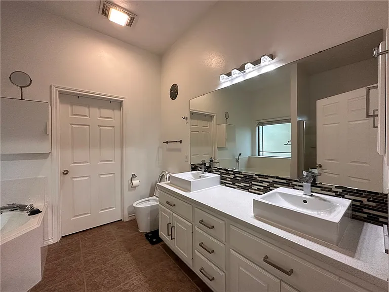 913 Delrey Dr — Photo 22