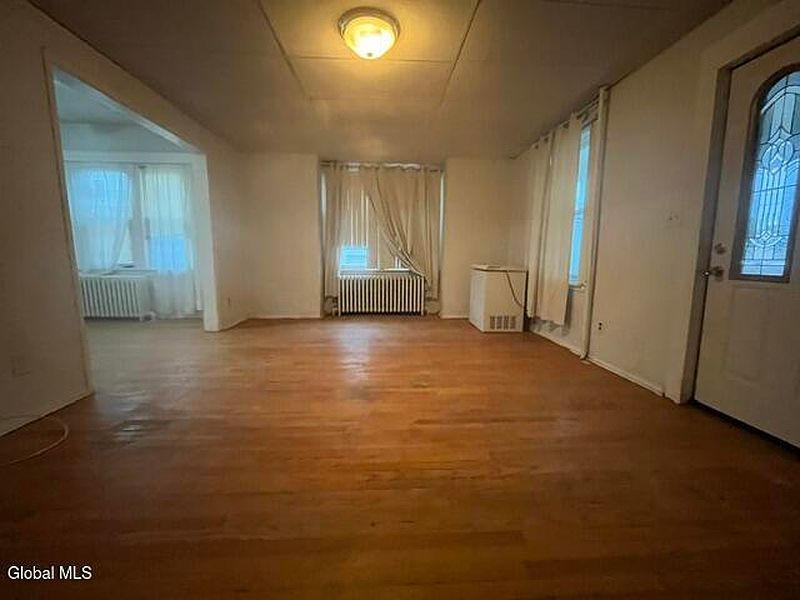 5th image of 11 Wolfert Avenue