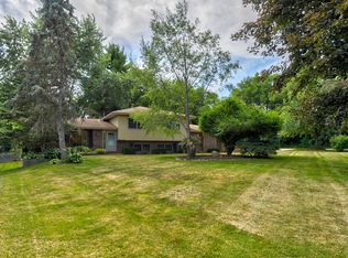 4N338 Avard Rd, West Chicago, IL 60185