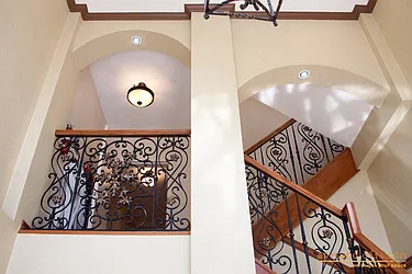 Rented by aptsandlofts.com