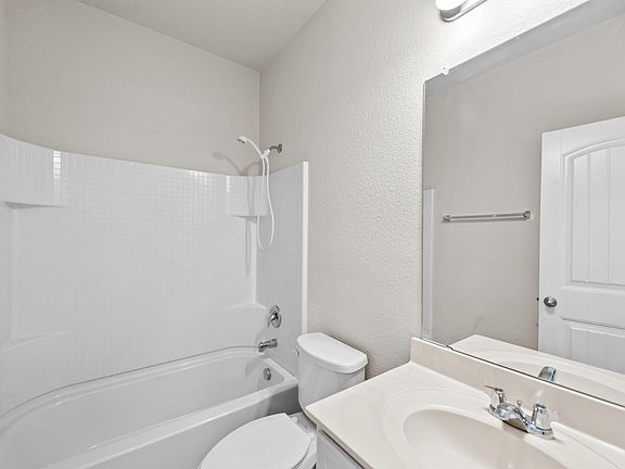 4th image of 4244 Leeds Dr
