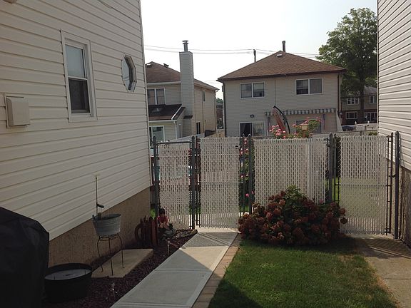 3rd image of 566 Ionia Ave