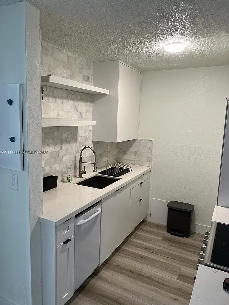 444 SW 4th St — Photo 3