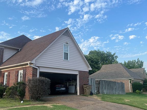 3rd image of 4476 Berkley Woods Dr