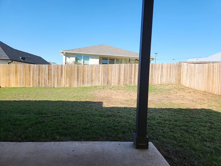 303 Winston Dr — Photo 14