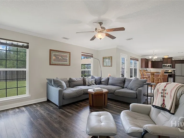 384 Manchester Ct — Photo 12