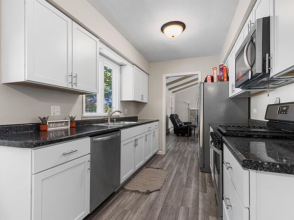 4th image of 1308 Empire Ct
