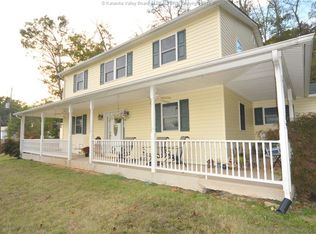 20 Crimson Oaks Dr, Sissonville, WV 25320
