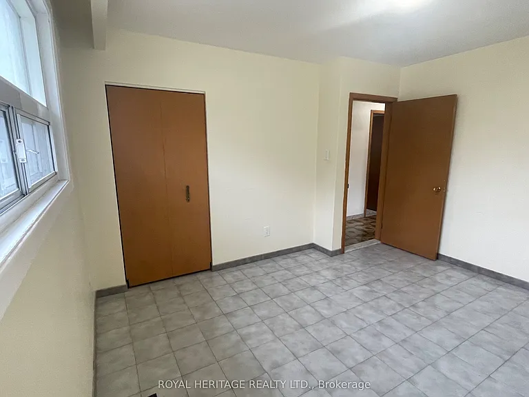281 Driftwood Ave #MAIN FLOOR — Photo 17