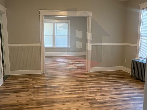 2nd image of 186 Carleton St Floor 1