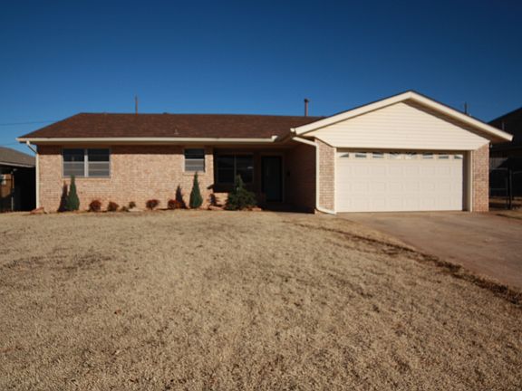 5th image of 221 Cedar Ln