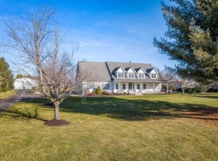 8477 E Cardinal Ln, Stillman Valley, IL 61084