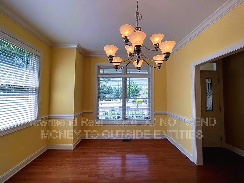 5 bed, 3.0 bath, 3250 sqft, $2,445 — Photo 2