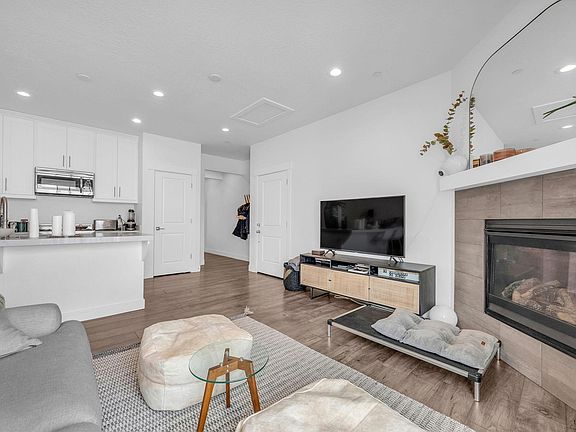 5th image of 3053 Cedar Dr #3