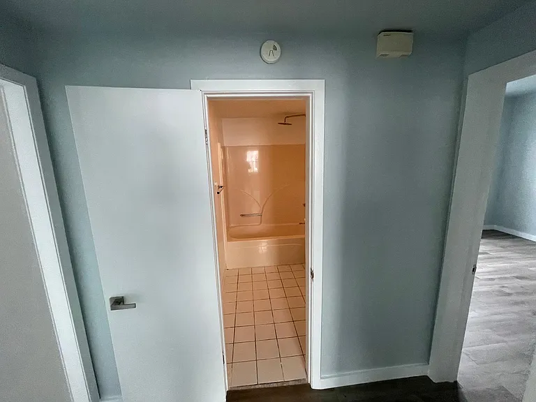2824 Broadway St — Photo 4