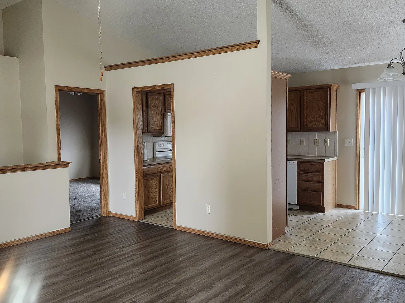3BR 3Bath Duplex NE — Photo 3