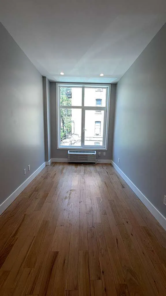 Building Photo - 847 Glenmore Ave #4