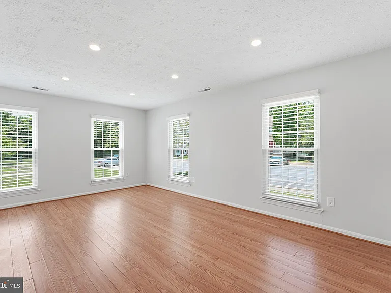 E Rosecroft Village Cir — Photo 14