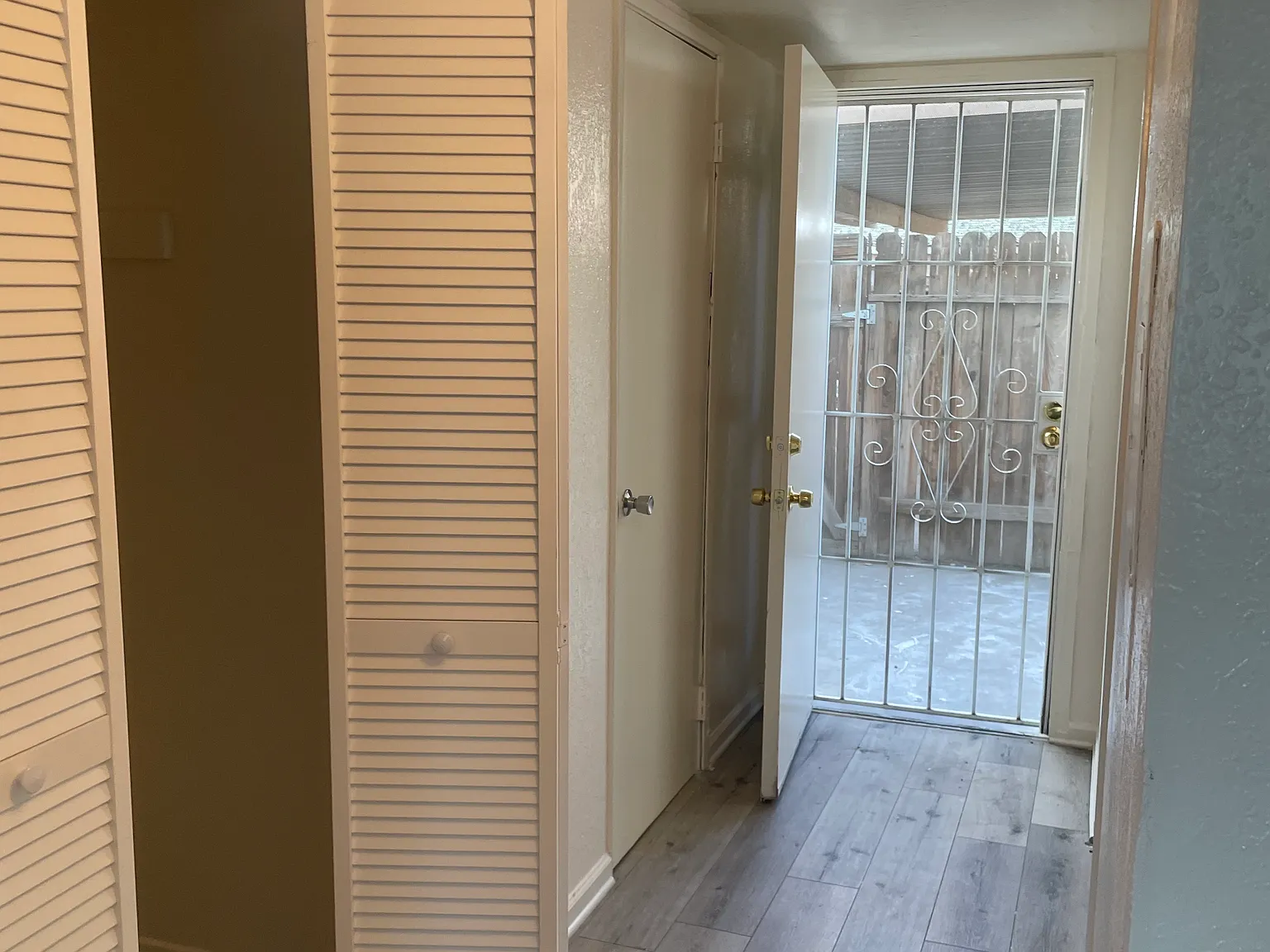 2 bed, 1.5 bath, $1,500 — Photo 2