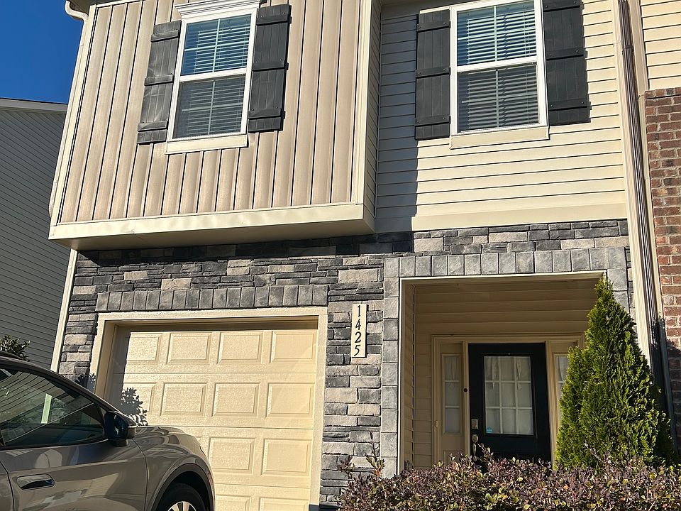 Outside view. Corner Unit