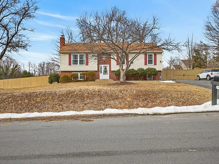 136 Stevens Dr — Photo 30