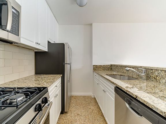 4th image of 235 W 56th St APT 18F