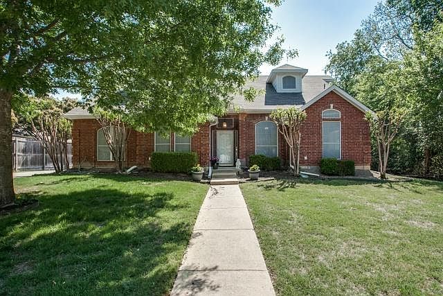 1st image of 202 Valley Dr