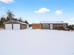 214 Baldwin Rd, Fulton, NY 13069