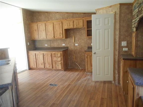 5th image of 604 Dockins St