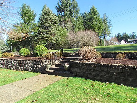 5th image of 19516 NE 212th Ave