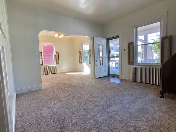 5th image of 37 Glenwood Blvd