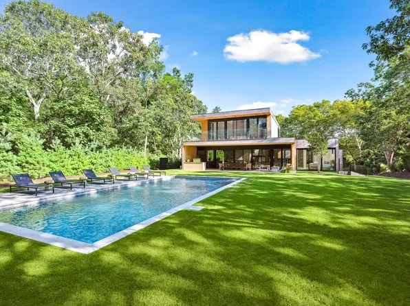 9 Oyster Shores Rd, East Hampton, NY 11937