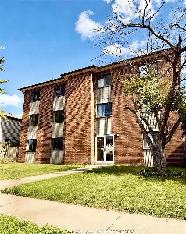 2 bed, $1,995 — Photo 1