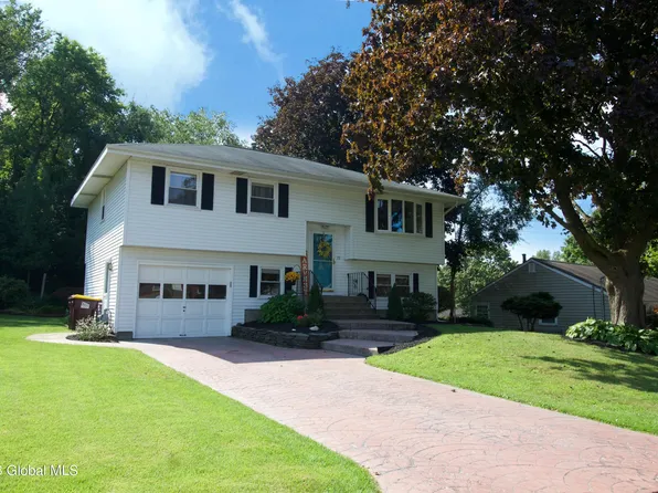 22 College View Drive, Albany, NY 12211