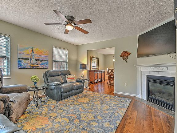 2nd image of 3720 Skyland Dr