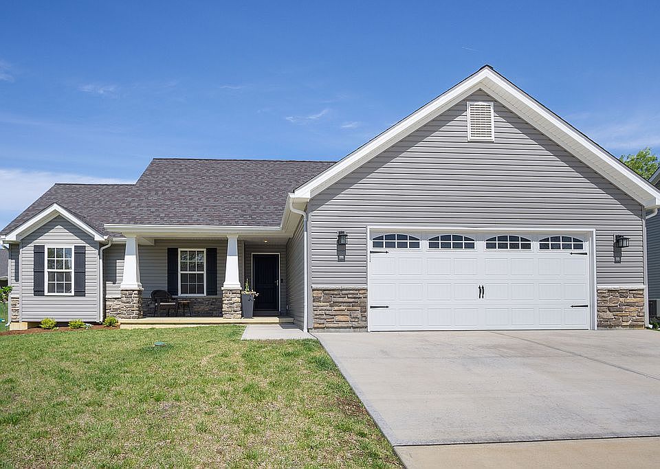 1st image of 527 Cass Dr