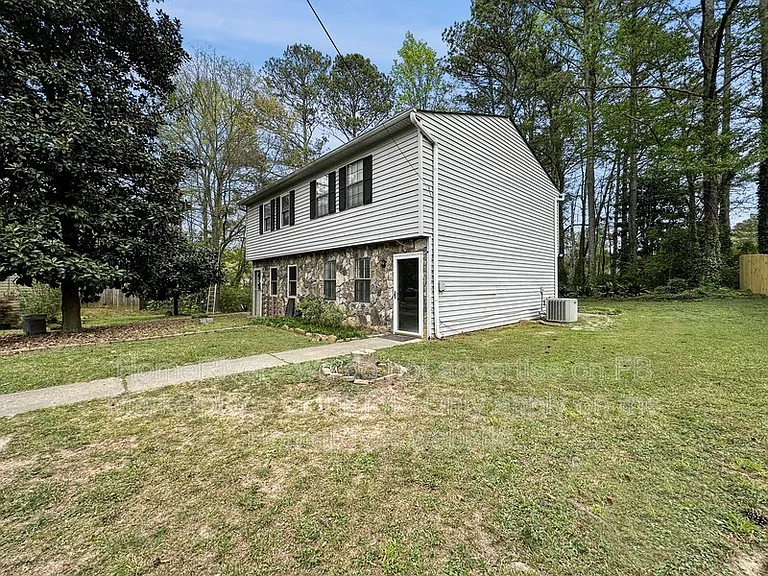 506 Oakwood Ct — Photo 3