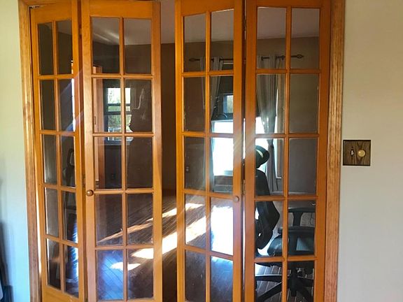 5th image of 225 Country Club Dr