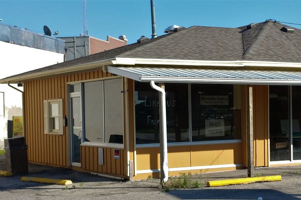 2nd image of 121 W King St